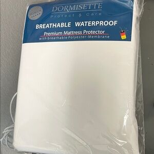 Dormisette White Premium Mattress Protector
